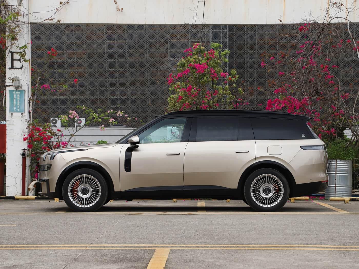 Lynk & Co 900-Ultra 2.0T
